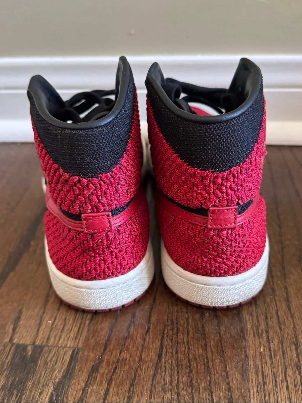 Boys' Grade School Air Jordan Retro 1 High Flyknit Basketball Shoes